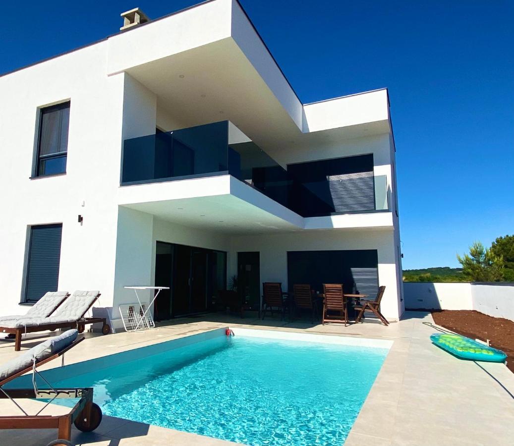 Villa Ajlin Вилла *